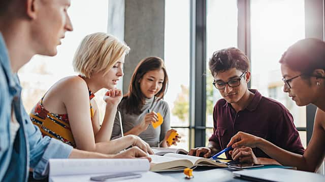 College Students Study Wisdom Teeth Removal Complications