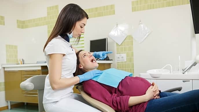 Можно ли беременным лечить зубы с местной анестезией или обезболивающим |  Colgate