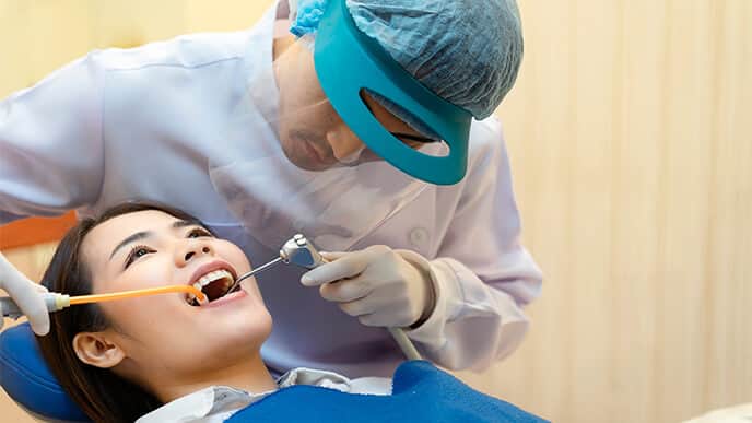 Кариес на зубе мудрости: лечить или удалять